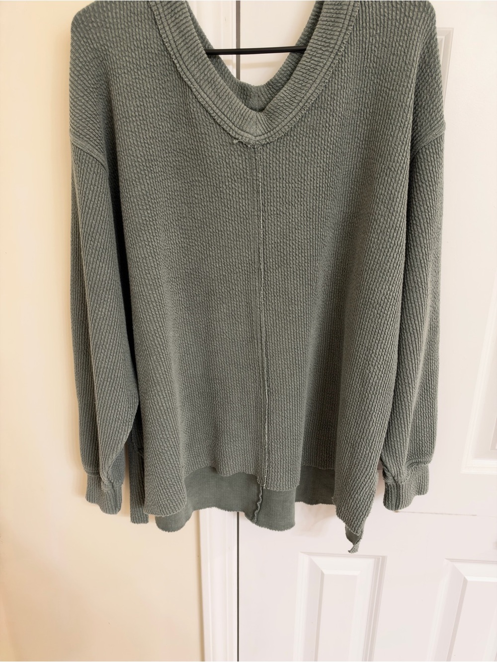 aerie Men's V-Neck Thermal Sweater in Sage Green